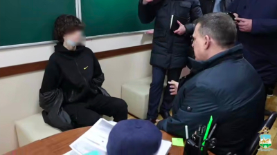 Школьник, напавший на учителя в Уфе, пронес игрушечный автомат брата