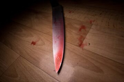 Мужчина напал с ножом на подростков, один парень погиб и двое ранены 15/02/2026 &ndash; Новости