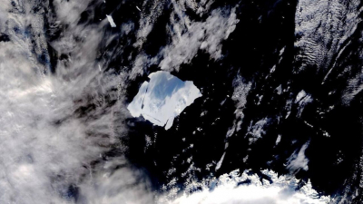 Крупнейший в мире айсберг полностью разрушился