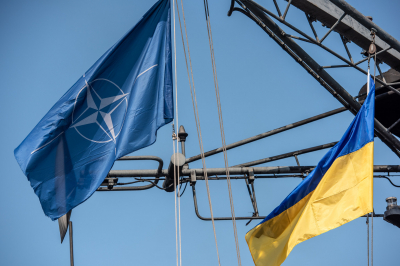Песков: Россия не приемлет размещение войск НАТО на Украине