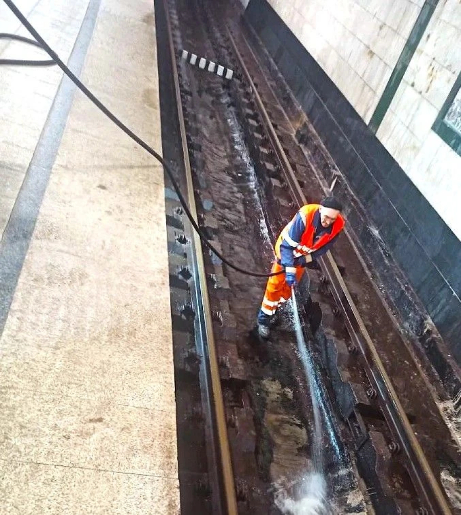 За две недели в метро Казани промыто более 17,1 км тоннелей