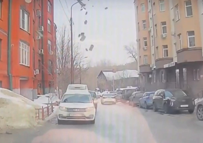 Видео обрушения кровли в Вахитовском районе Казани 15/03/2026 &ndash; Новости