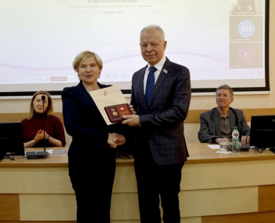 Профсоюзный лидер КАМАЗа получил награду Федерации профсоюзов РТ