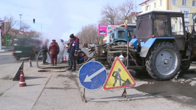 Крупную аварию на теплопроводе устранили в Караганде