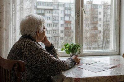 Почему пенсионерам, которые живут в квартире одни, могут изменить условия по жилью
