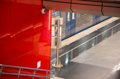 Юноша в берлинском метро потянулся за упавшим вейпом и погиб от удара током