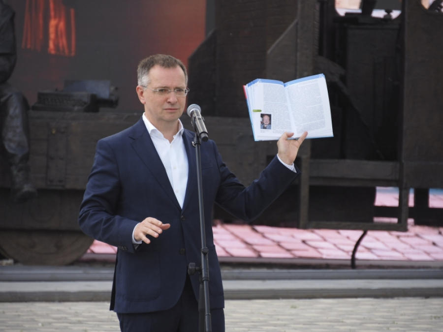 Меньше теории, больше практики: Мединский рассказал, каким будет новый учебник обществознания в школах