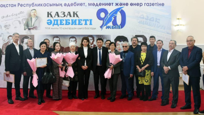 90 лет исполняется республиканской газете «Қазақ әдебиеті»