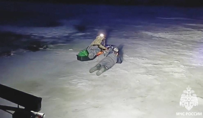 &lrm;В Татарстане на реке Волге спасли четырех рыбаков на тонком льду