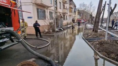 В Кокшетау несколько многоэтажек подтопило талыми водами