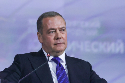 Медведев: РФ надо обеспечить технологическую независимость в борьбе с инфекциями