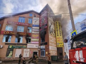 Четыре человека погибли на пожаре в торговом комплексе Стерлитамака
