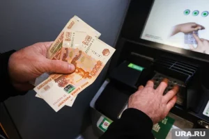 Россиянам разрешили пополнять счета через чужие банкоматы