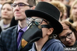 В России начали массово скупать маски чумного доктора