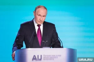 Стену родного дома Путина в Петербурге украсила его цитата о счастье