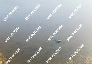 Двое молодых парней погибли, съехав на авто с обрыва в реку в Татарстане