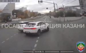 Момент жесткого ДТП с Porsche, «китайцем» и автобусом в Казани попал на видео