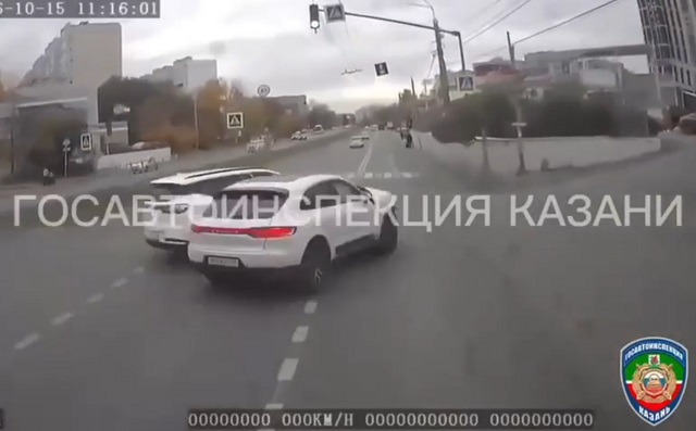 Момент жесткого ДТП с Porsche, «китайцем» и автобусом в Казани попал на видео