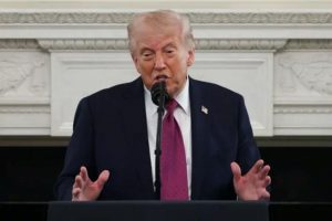 Трамп заявил, что Зеленский разрушил Украину и Вашингтону не стоит иметь с ним дело