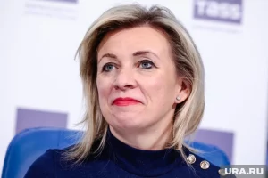 «Лидер», а не «президент»: Захарова оценила лингвистический провал Зеленского на Западе