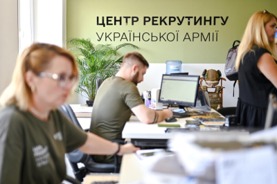 Сотрудник ТЦК «похвастался» золотыми слитками на тысячи долларов