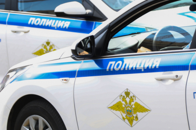 Мужчина избил и попытался душить школьника в кафе