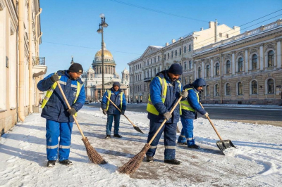 Жителям Свердловской области рассказали, куда жаловаться на нечищеные дворы