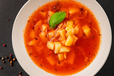 Постный борщ с ярким вкусом без мяса: два неожиданных ингредиента делают суп насыщенным и ароматным