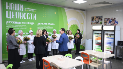 Мэр Казани поздравил с 8 марта коллектив департамента продовольствия 05/03/2026 – Новости