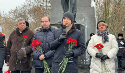 В Москве у памятника Мусе Джалилю прошла акция к 120-летию со дня рождения поэта